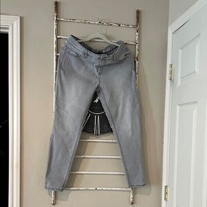 Kensie Women's Light Gray Straight Leg Jeans, size 12.